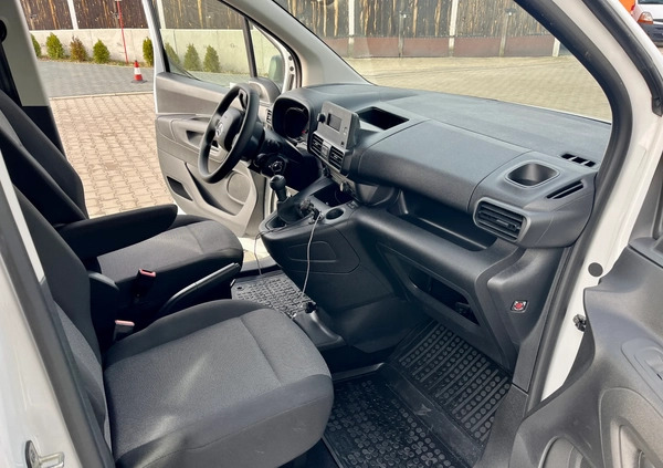 Toyota ProAce cena 71000 przebieg: 17542, rok produkcji 2021 z Góra małe 56